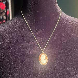 Vintage Sarah Coventry Gold Cameo Necklace